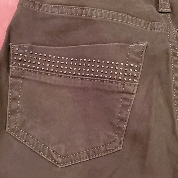 R&R green studded pants - Picture 5 of 8
